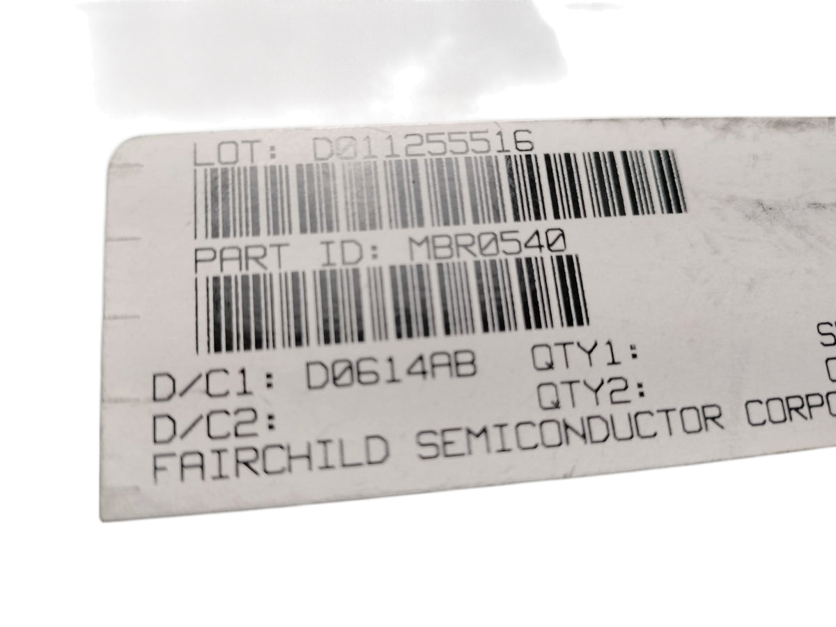 Nearly Full Reel ~2800 Fairchild MBR0540 40V 0.5A SMD Schottky Diodes SOD-123