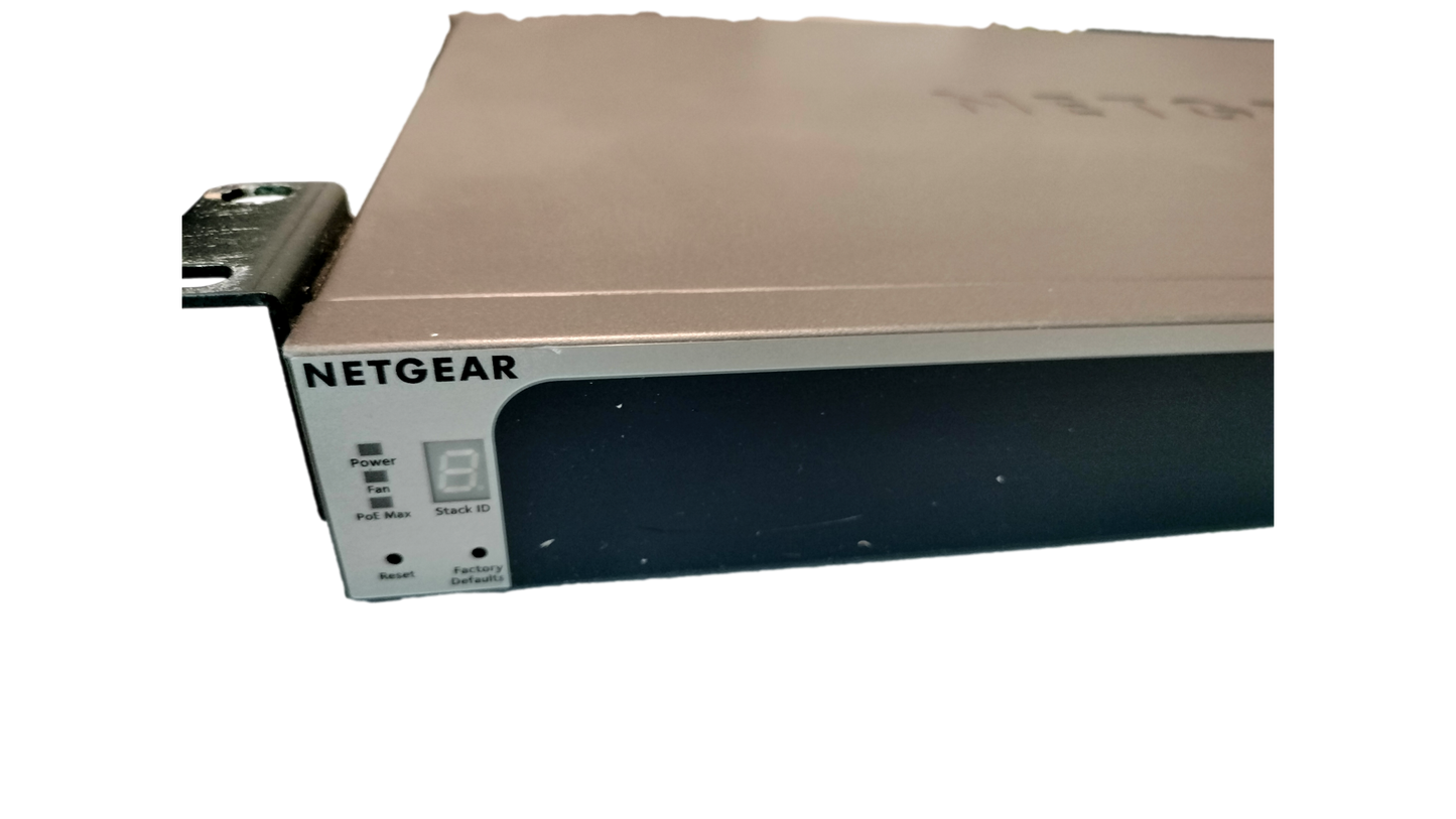 NetGear ProSAFE S3300-28X-POE+ GS728TXP 24x GE 4x 10G PoE Smart Ethernet Switch
