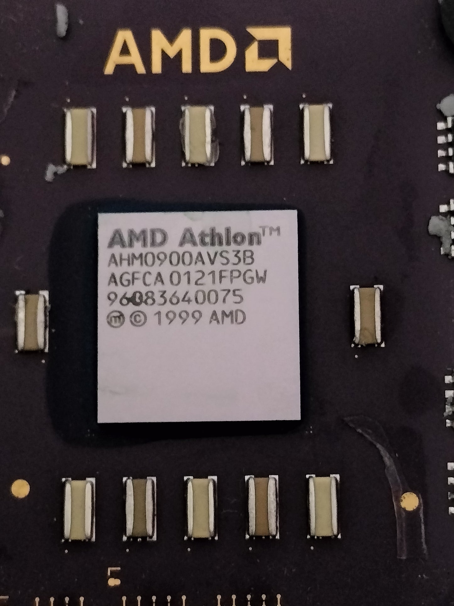 AMD Mobile Athlon 4 900 AHM0900AVS3B Processor