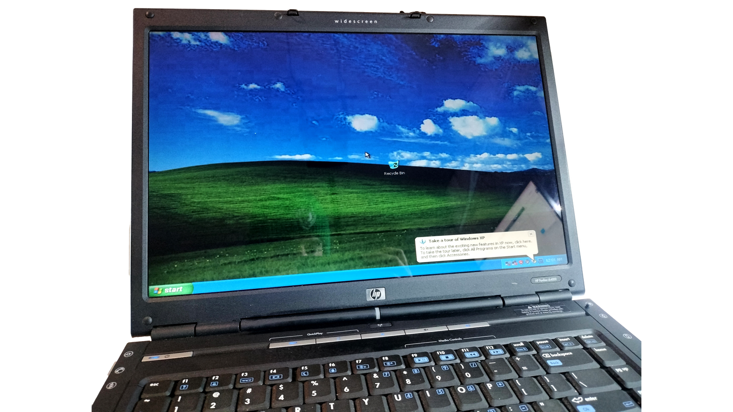 HP Pavilion dv4000 15.4" - Pentium M 1.60GHz 1GB RAM 40GB HDD Windows XP