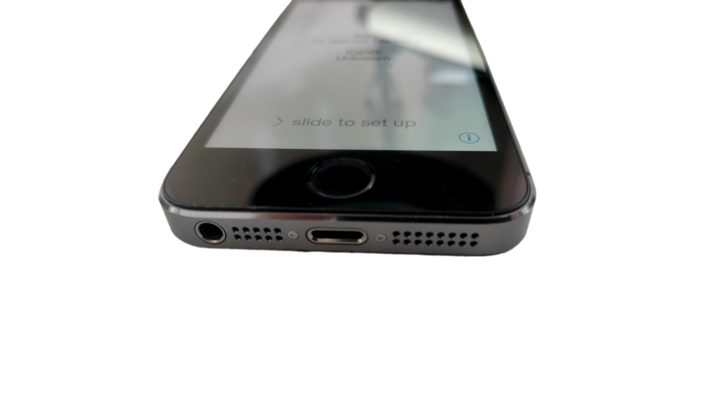 Apple iPhone 5s 16GB A1533 ME296LL/A