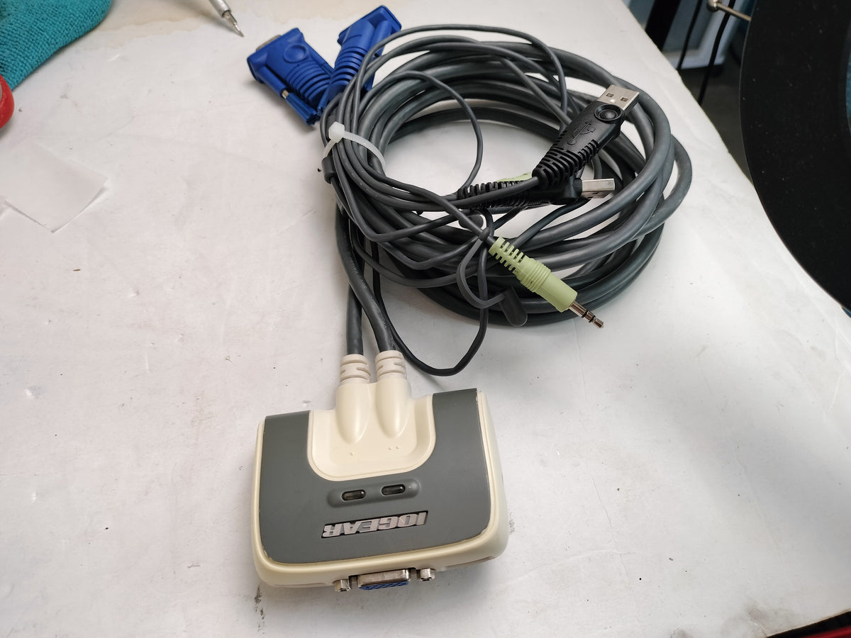 IOGEAR GCS632U 2-Port USB VGA Audio KVM Switch w/ Built-In Cables 0X01-0662-000G