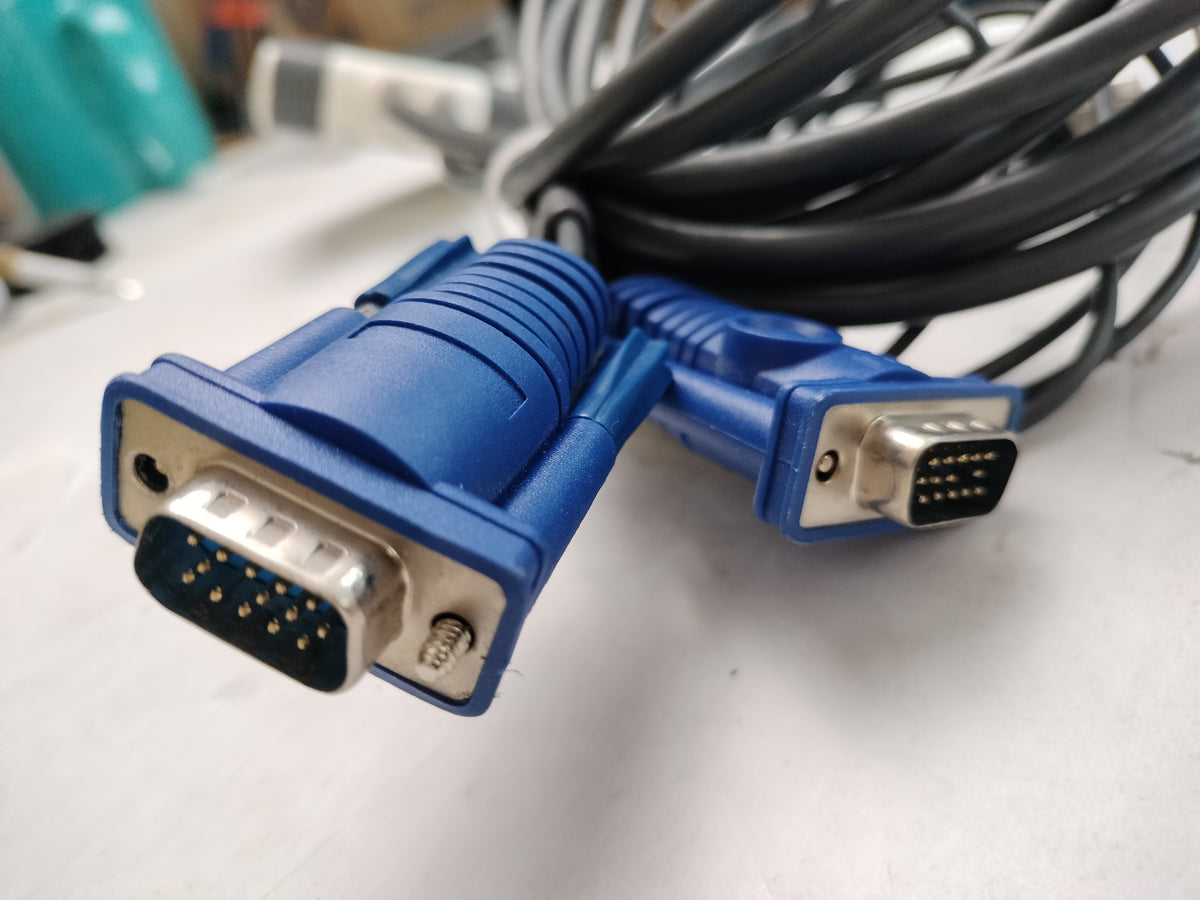 IOGEAR GCS632U 2-Port USB VGA Audio KVM Switch w/ Built-In Cables 0X01-0662-000G