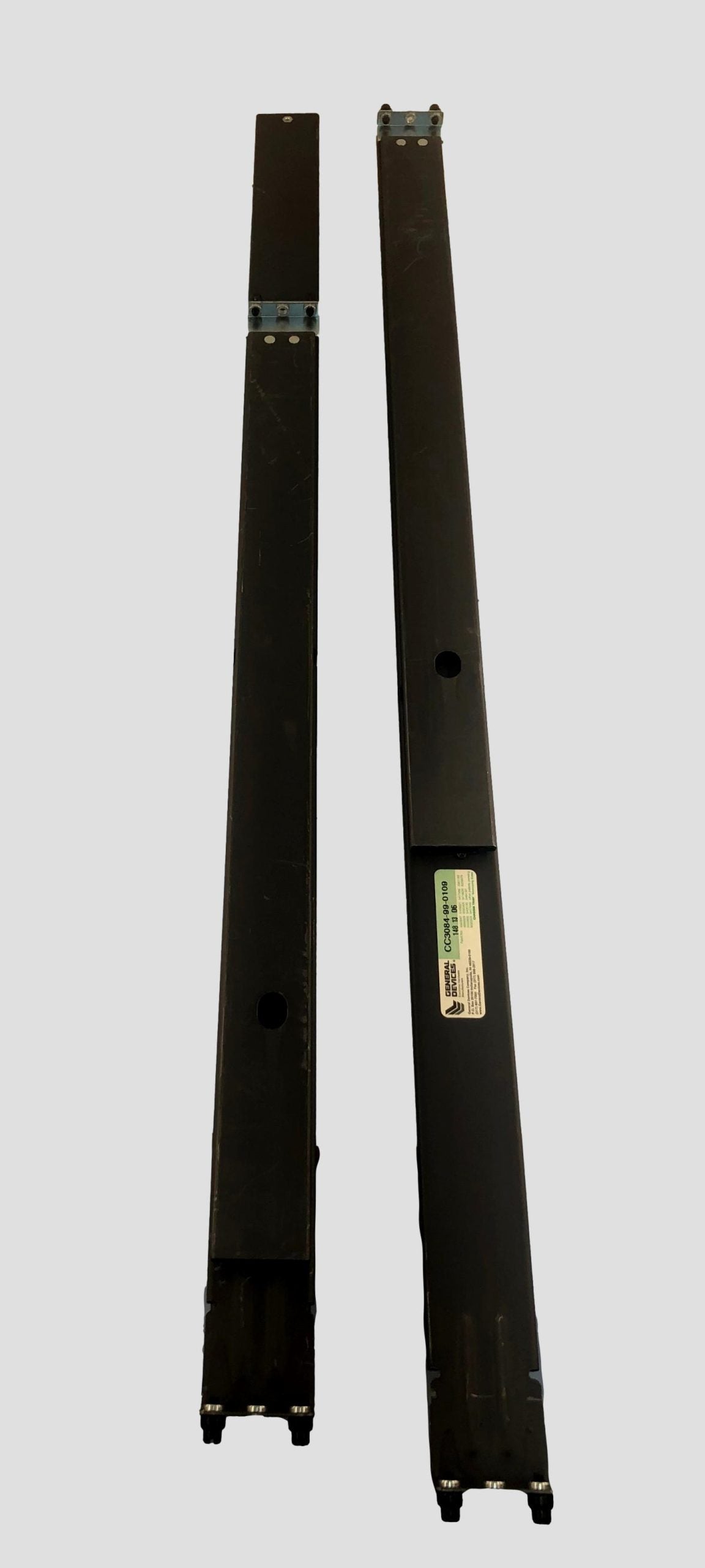 General Devices Server Rack Rails - Universal