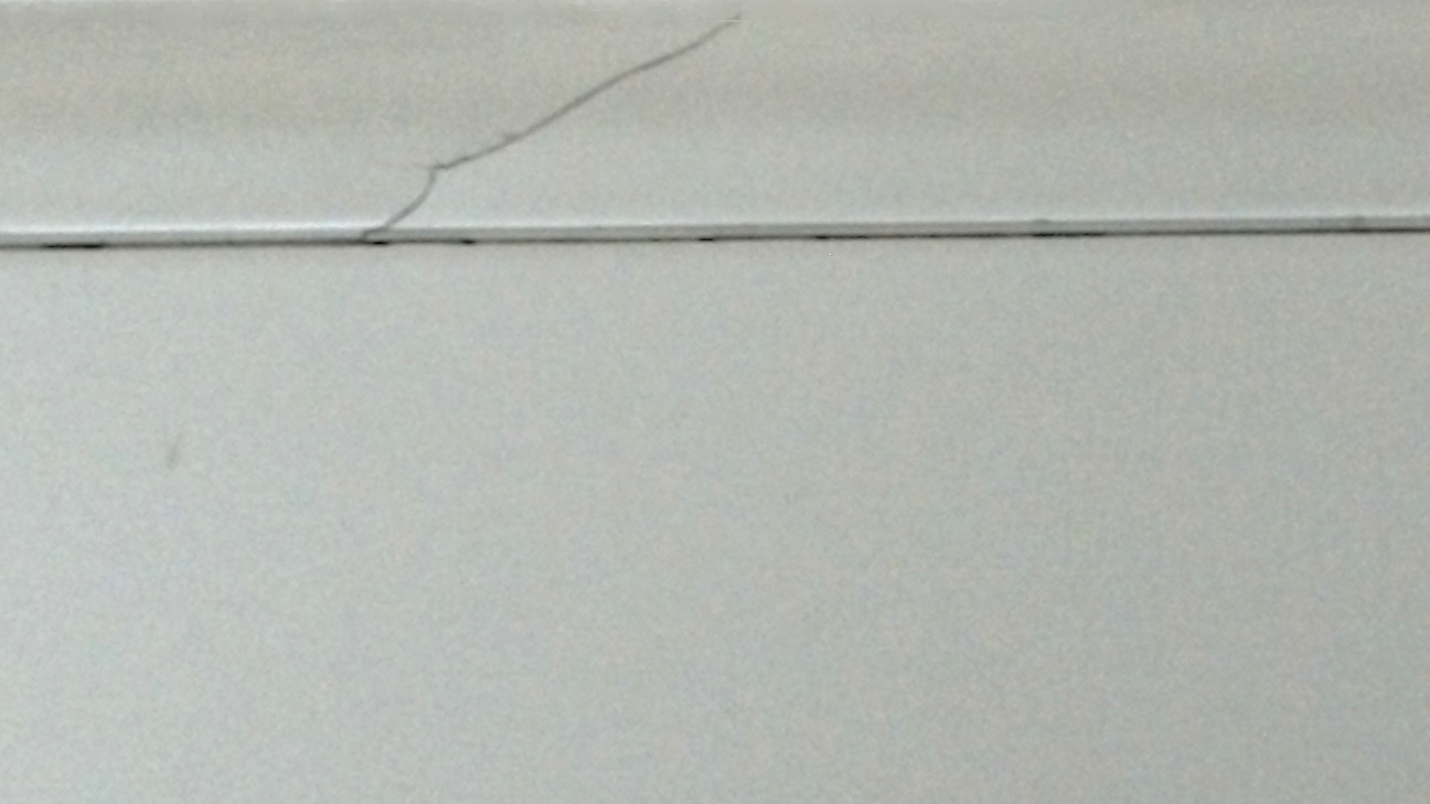 DELL INSPIRON 1420 Laptop Screen Display Assembly (CRACK ON COVER)